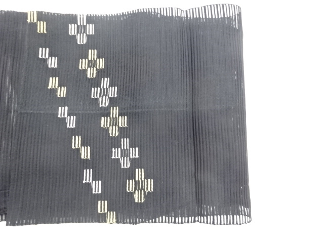  絽綴れ斜線に四角模様織出し名古屋帯